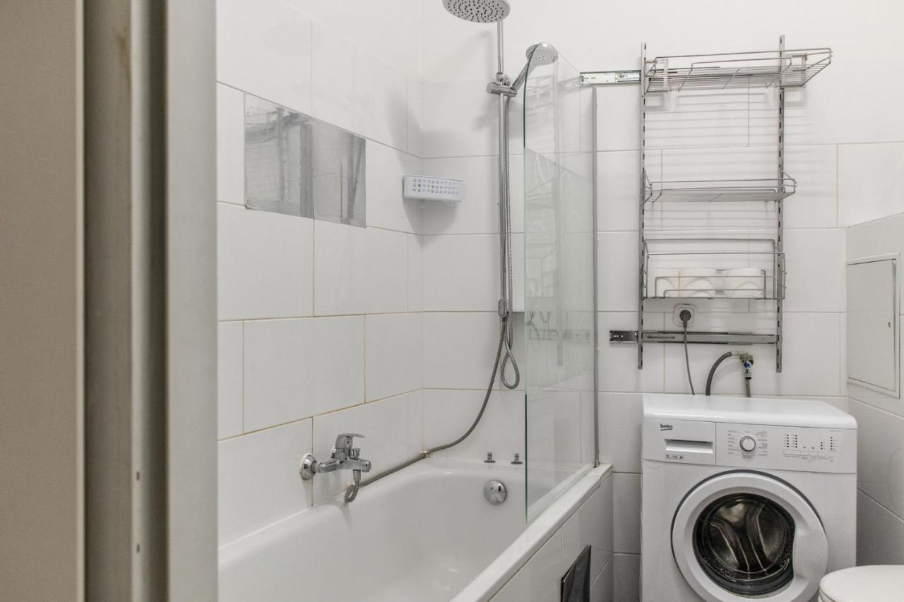 Joyful 2Br Shared Apt Near Millenium Tower & Danube River Wien Exteriör bild