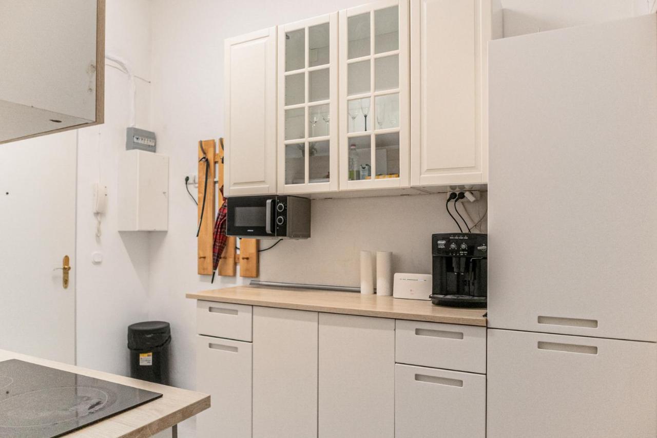 Joyful 2Br Shared Apt Near Millenium Tower & Danube River Wien Exteriör bild