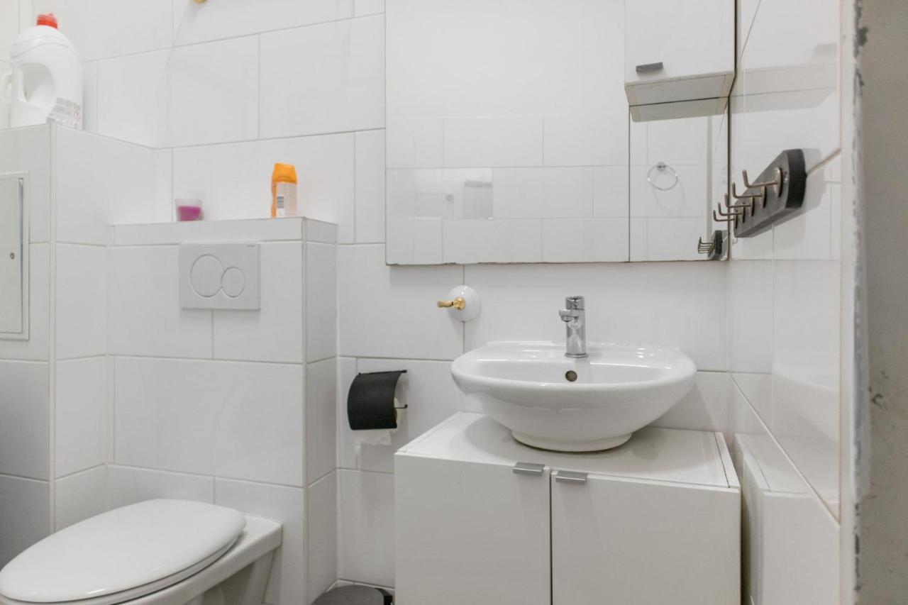 Joyful 2Br Shared Apt Near Millenium Tower & Danube River Wien Exteriör bild